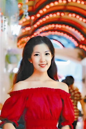 今日女郎:王佳蓉,中国南方航空深圳分公司乘务员.