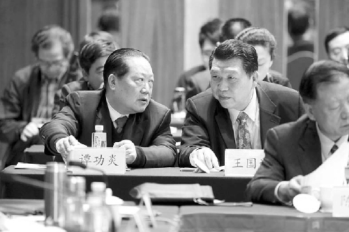 湖北代表团举行开放团组活动_新浪新闻