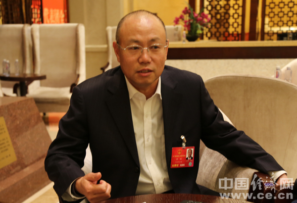 黄刚代表让清洁能源带来绿色环境