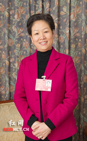 潘桂妹代表:加强贫困地区职业教育建设 助力精准扶贫