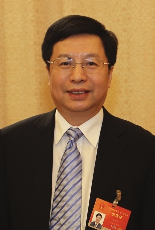 全国两会湖南团代表驻地,全国人大代表,长沙市委副书记,市长胡衡华坐