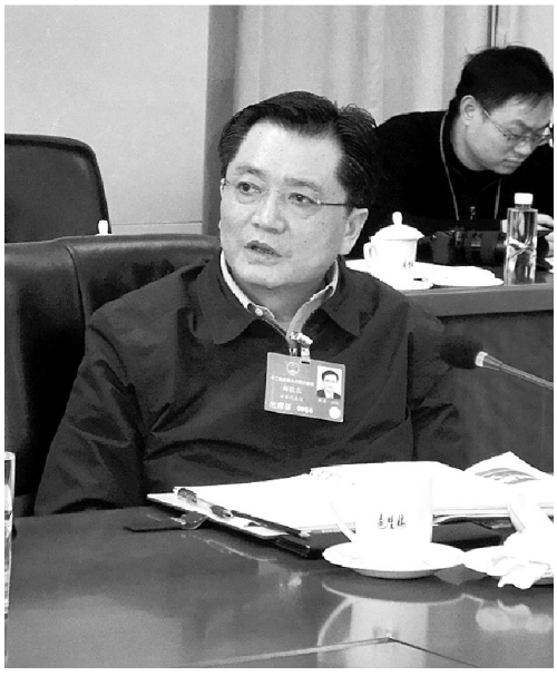 代表(右一),合肥市公交集团客服中心副主任李祥斌安徽省滁州市委书记