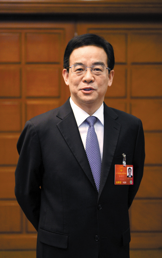 全国人大代表,茂名石化总经理余夕志在广东团的分组审议中,建议政府