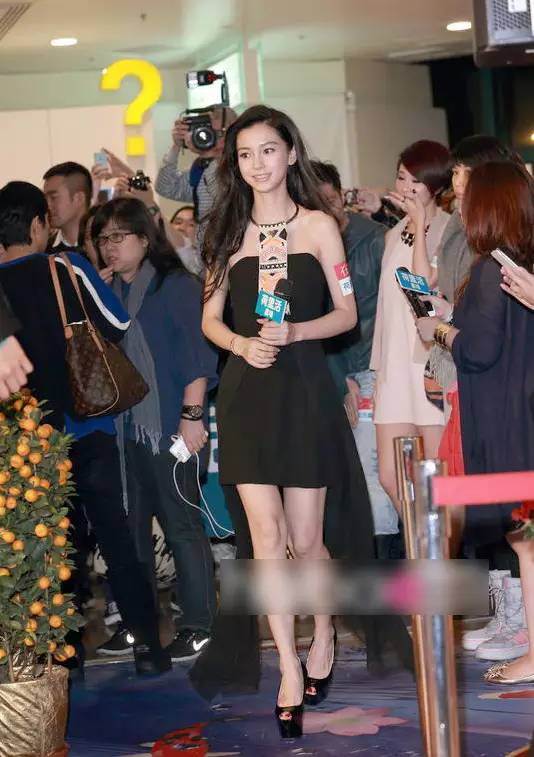 穿着恨天高身高赶超男明星,自信度爆表!ps:baby是有多爱这双鞋?