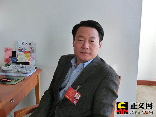 全国人大代表,安徽省安庆市委书记虞爱华.