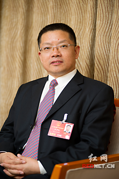 鲁贵卿代表建议将9月28日设立为全民读书节