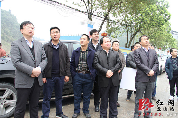 周云主持召开现场办公会解决龙山里耶景区建设难题