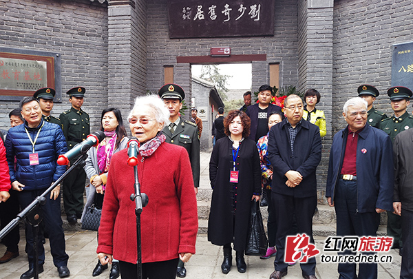 革命元勋后代重走父辈路刘爱琴题字心中永存