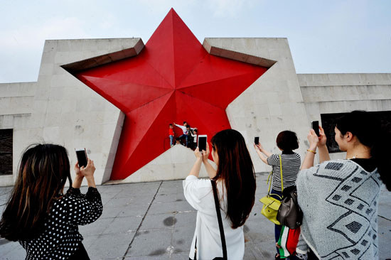江西抚州国内最大五角星引围观