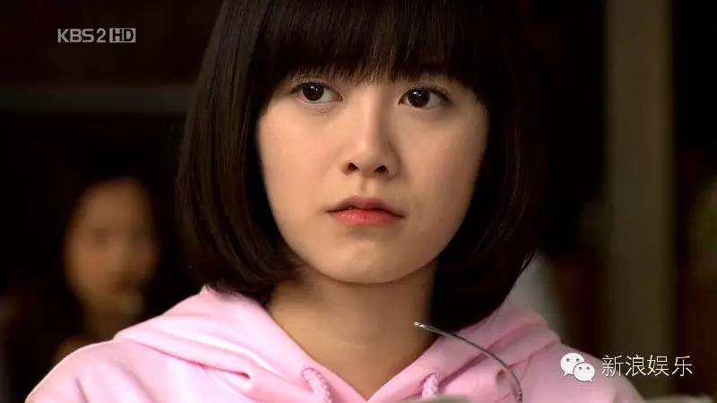 84的年纪相比同龄人还是嫩很多,长头发女神范满满哦