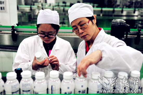 宜昌两企业合作术能饮料项目投产 打破外企市场垄断