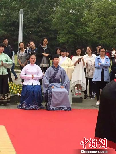 汉民族女子成人“及笄礼”仪式武汉举行（图）_新浪新闻