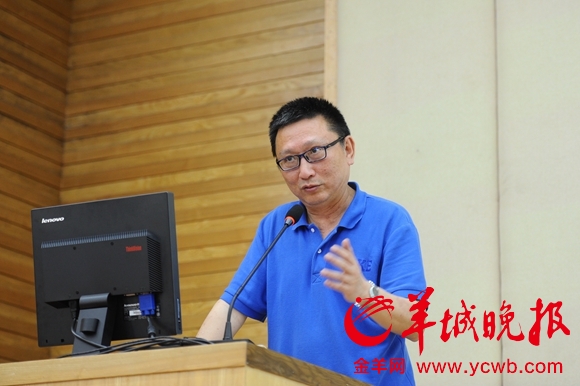 诗人柏桦到广外举办诗歌讲座_新浪新闻