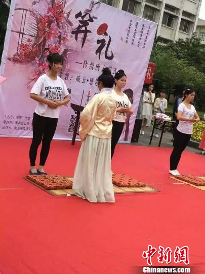 汉民族女子成人“及笄礼”仪式武汉举行（图）_新浪新闻