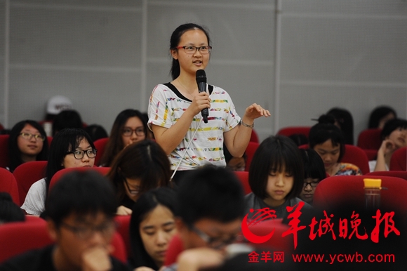 诗人柏桦到广外举办诗歌讲座_新浪新闻