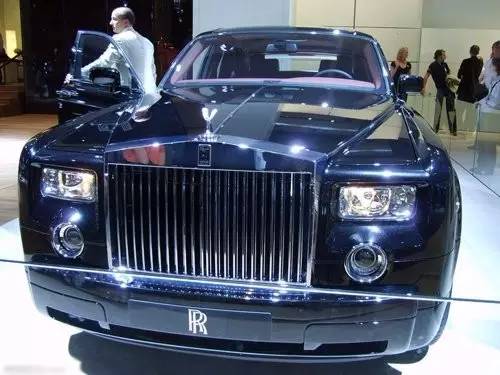 老爸说：给你买辆国产极光吧 然后我哭了