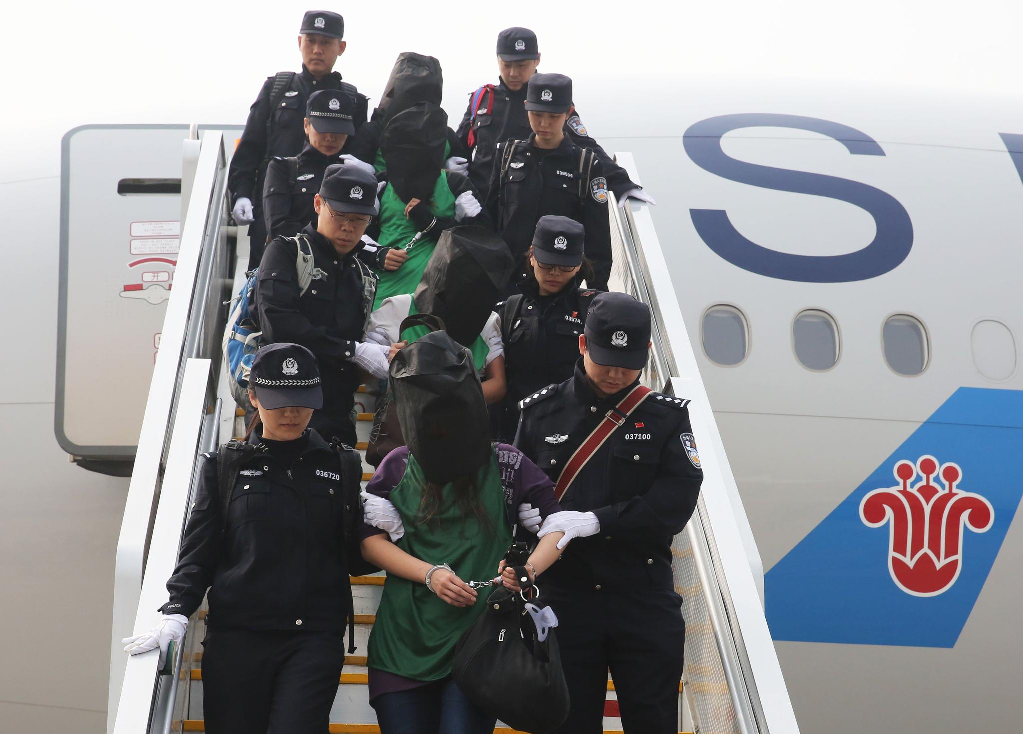 中国首次从非洲大规模押回电信诈骗犯罪嫌疑人有45人来自台湾