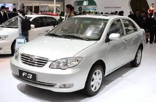 老爸说：给你买辆国产极光吧 然后我哭了