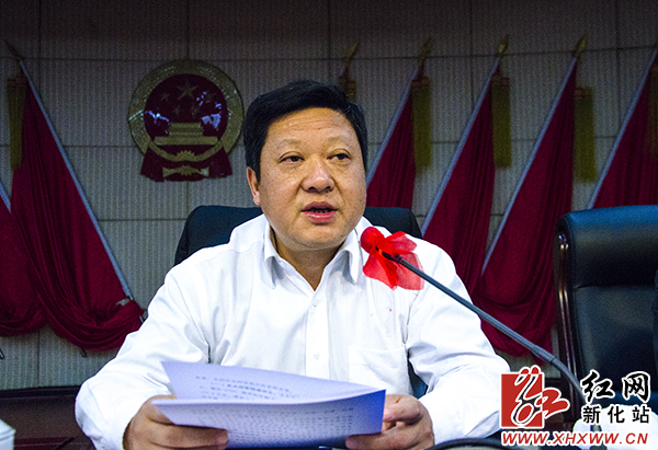 新化县委书记胡忠威作重要讲话会议现场
