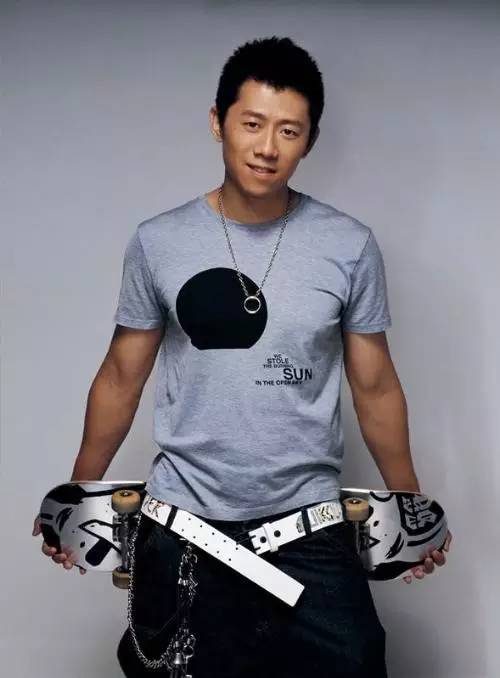 穿西装的气质也很相近呢~~夏雨[微博]&张一山[微博]金姐的毒舌可是