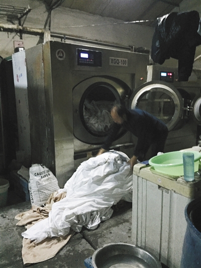 火碱兑洗涤剂 洗出7天酒店白床单