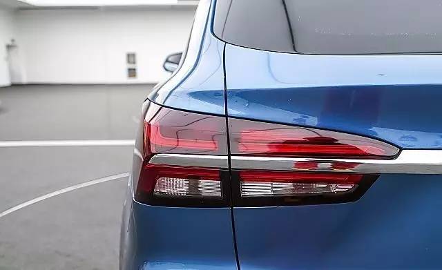 上汽阿里首款互联网汽车荣威RX5亮相