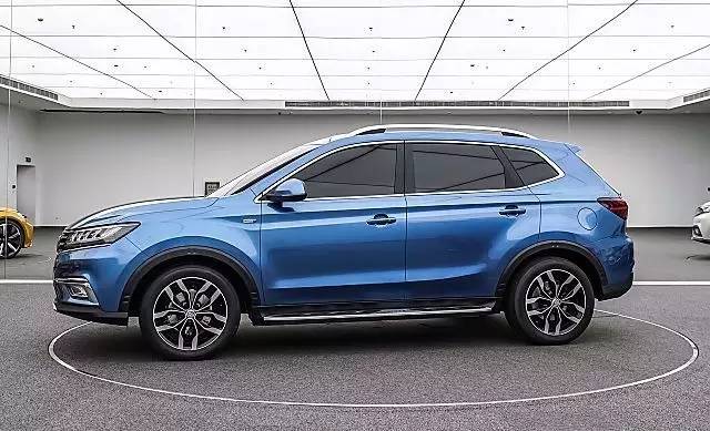 上汽阿里首款互联网汽车荣威RX5亮相