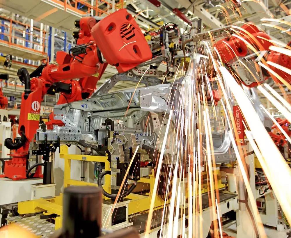 一辆Jeep自由侠是怎样造出来的？