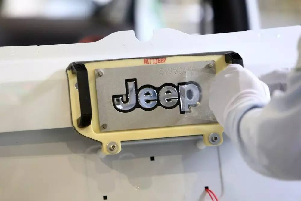 一辆Jeep自由侠是怎样造出来的？