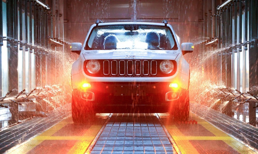 一辆Jeep自由侠是怎样造出来的？