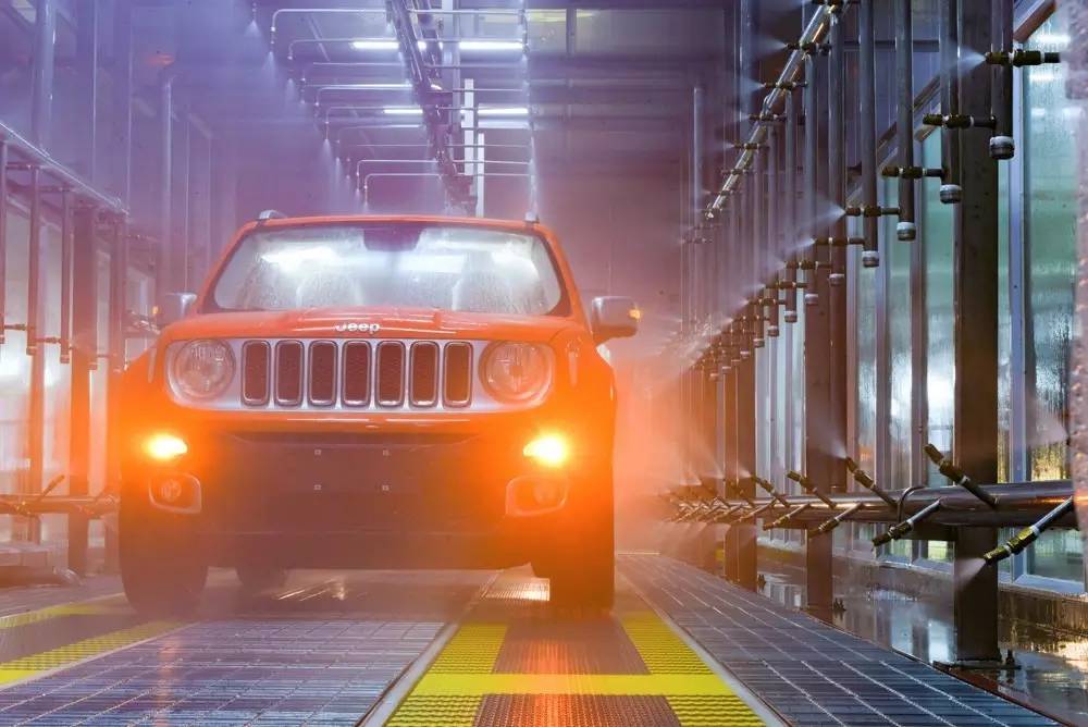 一辆Jeep自由侠是怎样造出来的？