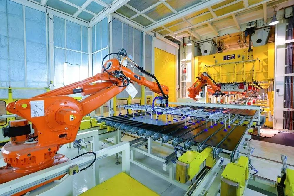 一辆Jeep自由侠是怎样造出来的？