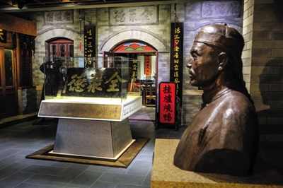 是全聚德,东来顺,张一元还有吴裕泰等,这些店有的已经拥有上百年历史