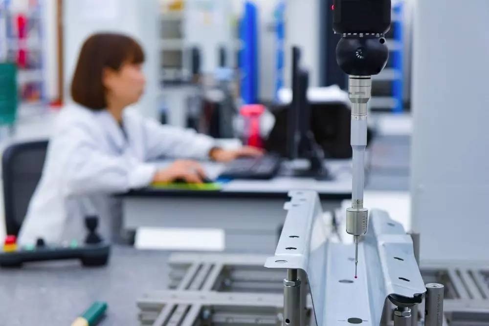 一辆Jeep自由侠是怎样造出来的？