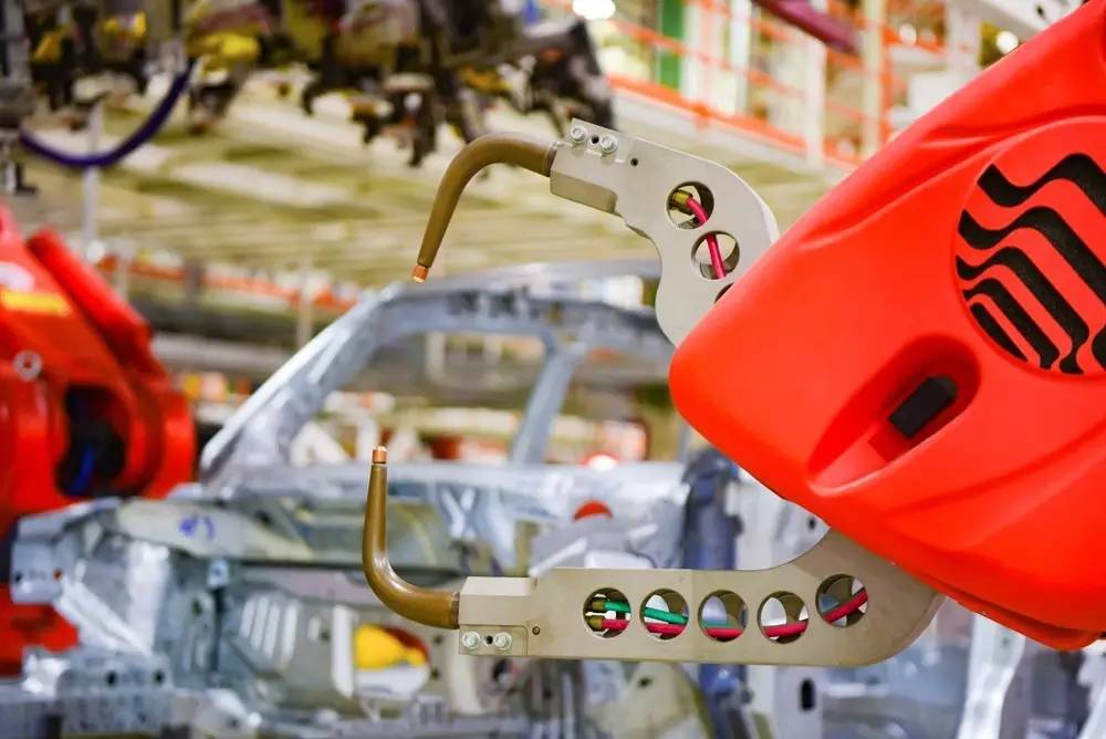 一辆Jeep自由侠是怎样造出来的？