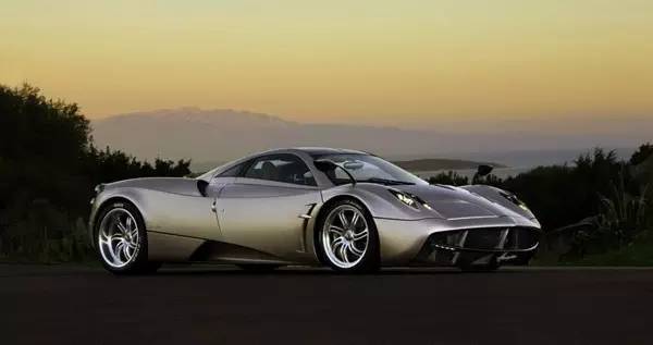 迈凯伦P1国内首撞，三神车已集齐！