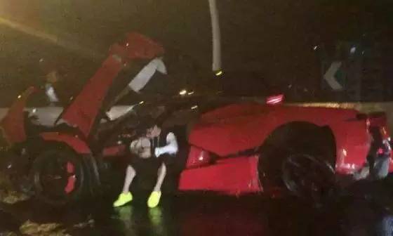 迈凯伦P1国内首撞，三神车已集齐！