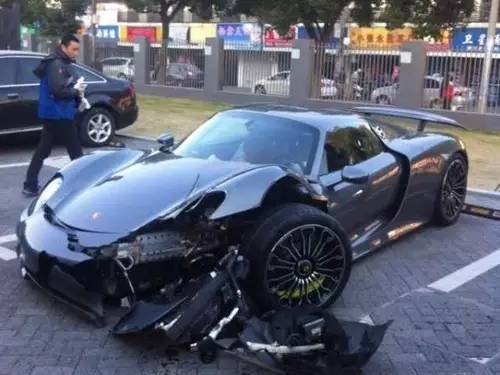 迈凯伦P1国内首撞，三神车已集齐！