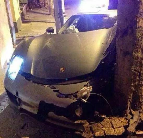 迈凯伦P1国内首撞，三神车已集齐！