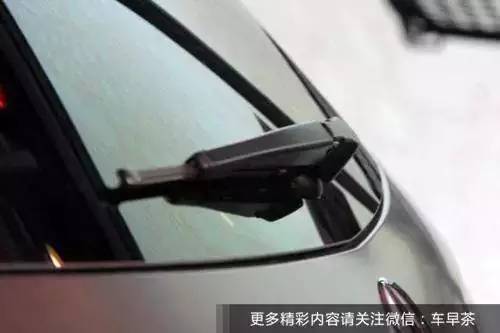 为什么两厢车有后雨刷，三厢车却没有？