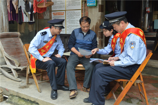 莆田市镇海派出所开展志愿者服务活动