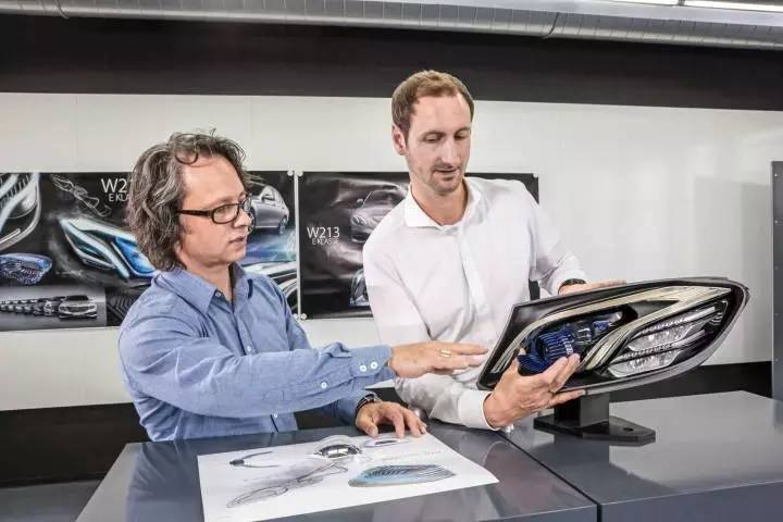 奔驰E-Class设计官图