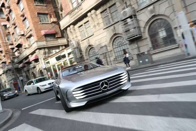 奔驰在上海制造了一片混乱 你有必要知道