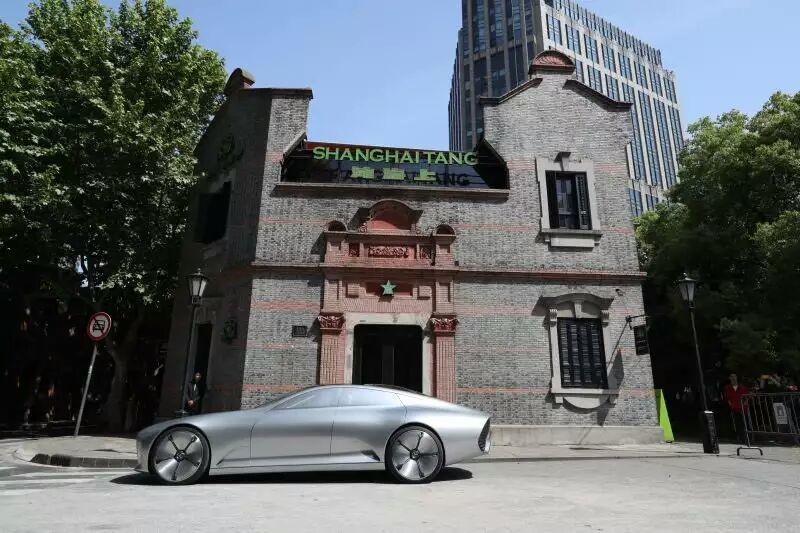 奔驰在上海制造了一片混乱 你有必要知道