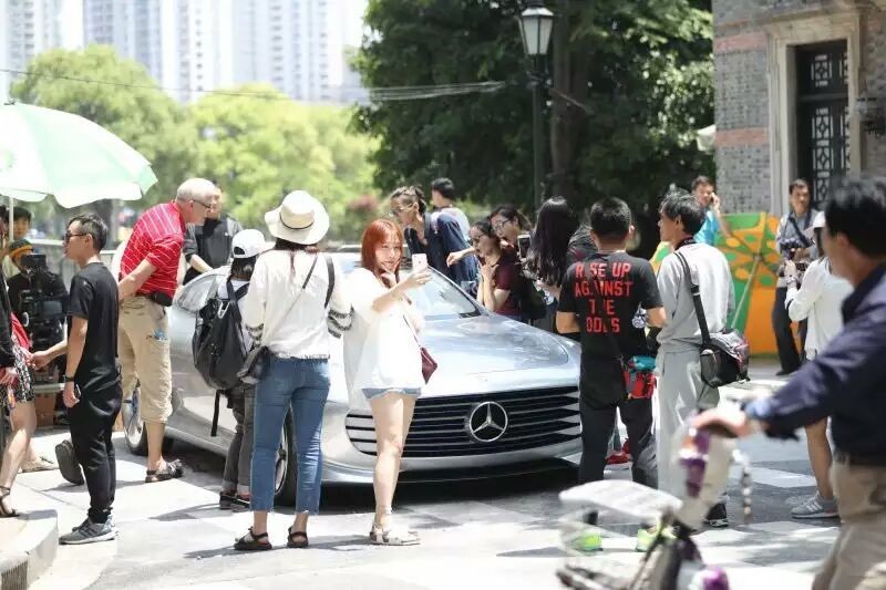 奔驰在上海制造了一片混乱 你有必要知道