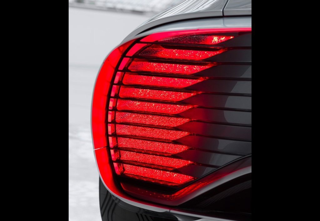 奔驰在上海制造了一片混乱 你有必要知道