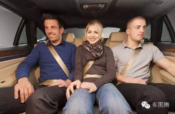 知识帖 为什么汽车后排中央会有个凸起？