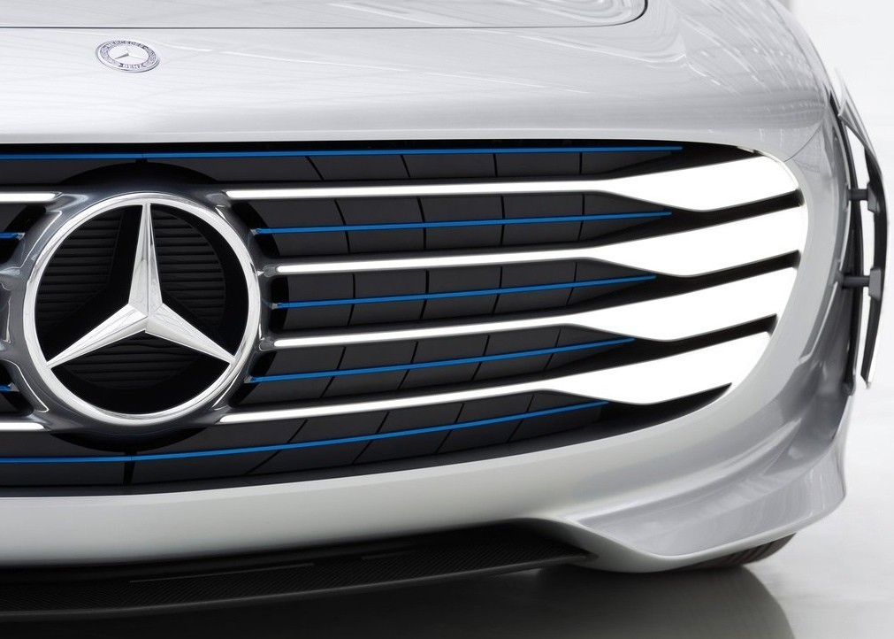 奔驰在上海制造了一片混乱 你有必要知道