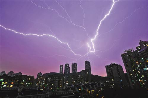 昨晚我市多地遭暴雨冰雹袭击