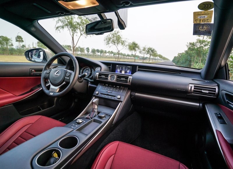 狙击宝马3系，IS与XE是知己or劲敌？